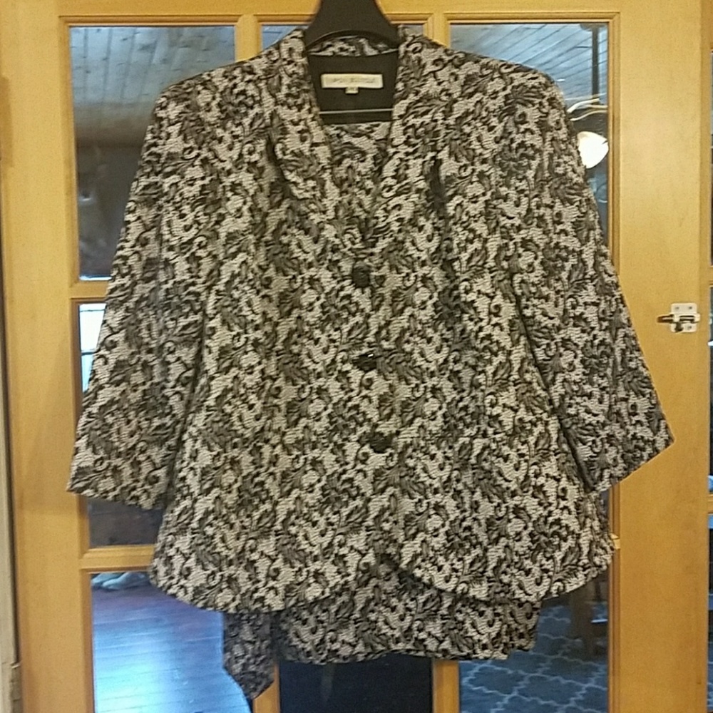 Skirt suit set